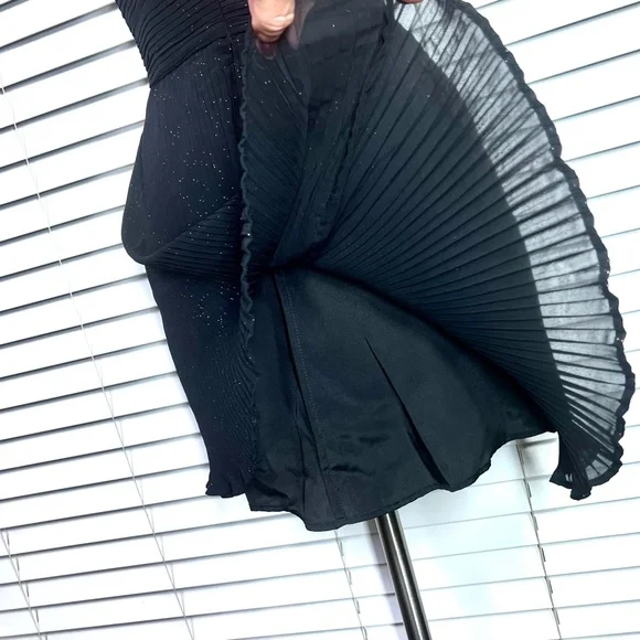 🚫SOLD! NWT🤩|•LA MAISON TALULAH•| V Pleated Chiffon Blk w/Gold Sparkle Dress - Picture 10 of 16